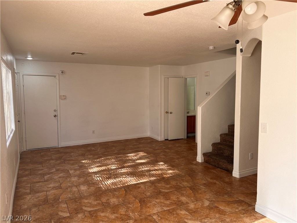 3391 Sparrow Heights Ave - Photo 6 of 34