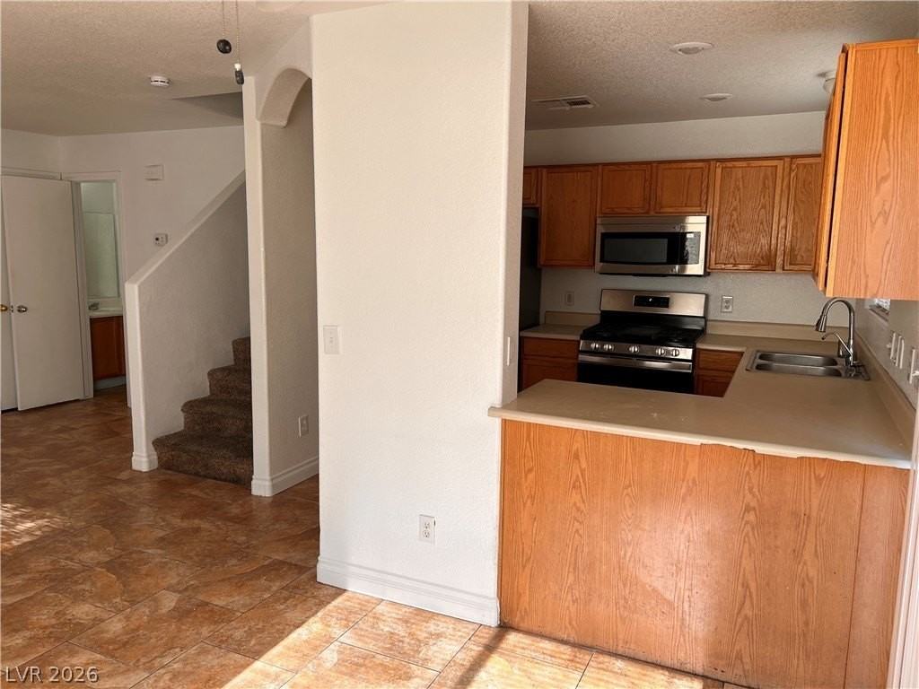 3391 Sparrow Heights Ave - Photo 7 of 34
