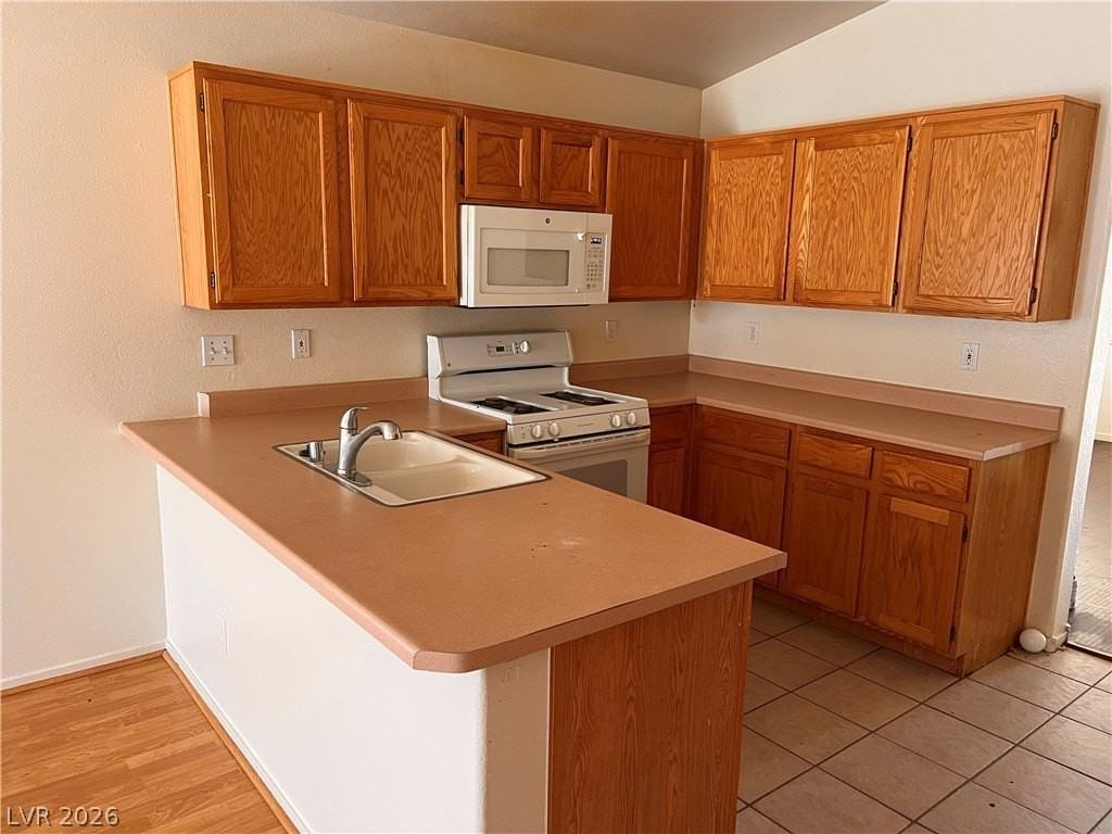 2505 Morocco Ave - Photo 3 of 9