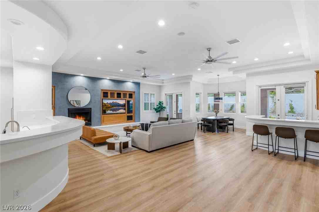 10848 Ickworth Ct - Photo 4 of 49