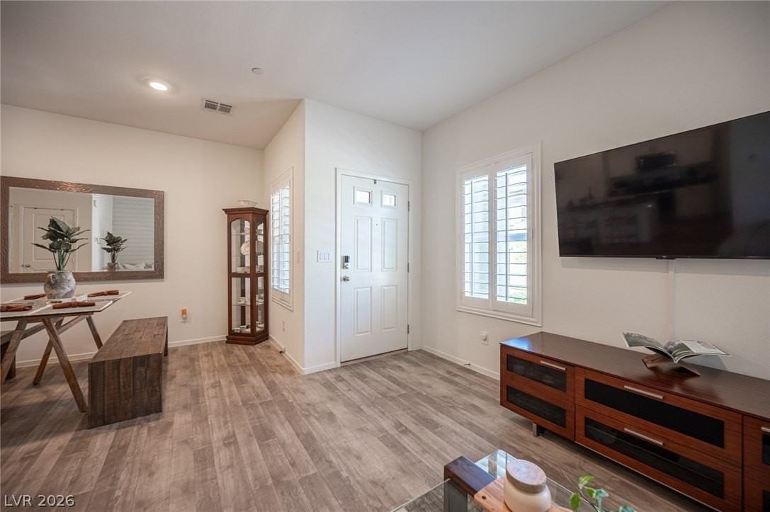 530 Gloster Ave - Photo 4 of 33