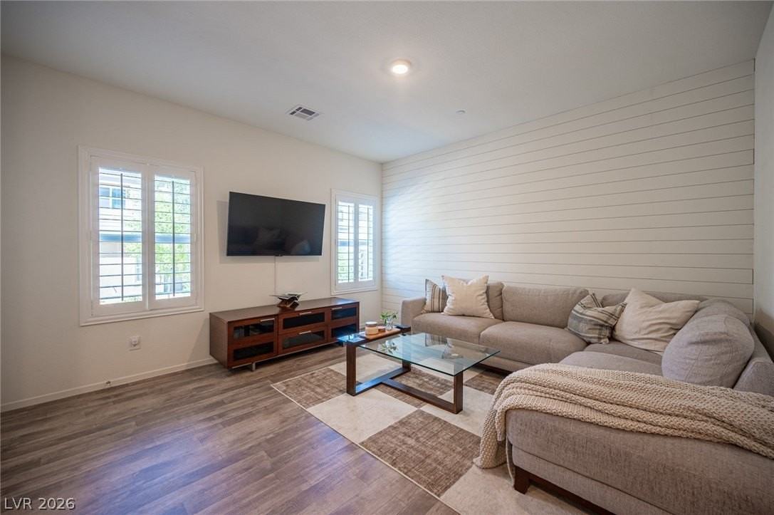 530 Gloster Ave - Photo 5 of 33