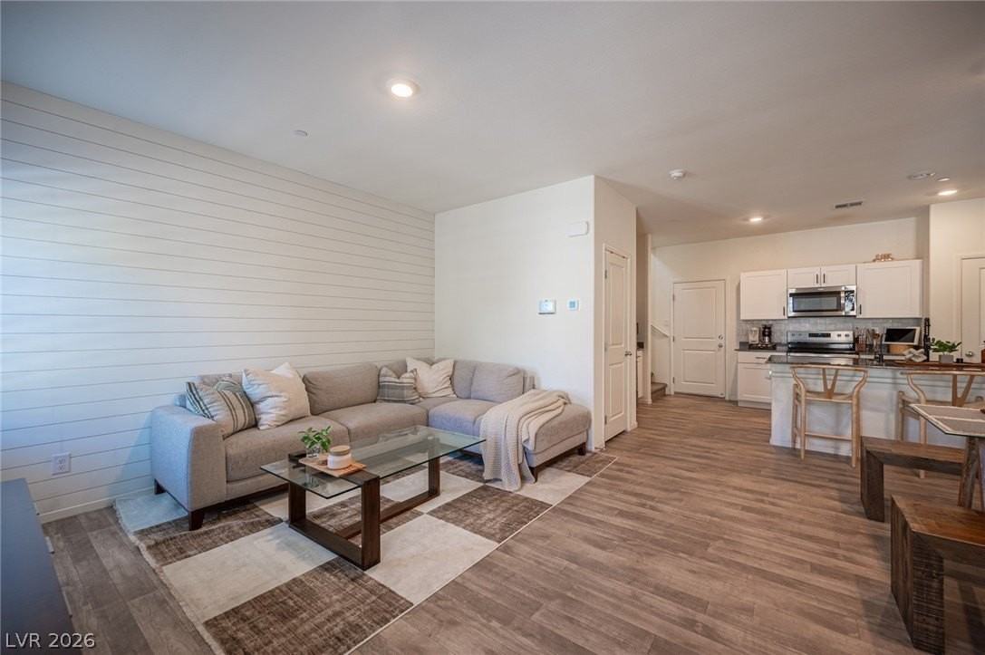 530 Gloster Ave - Photo 6 of 33