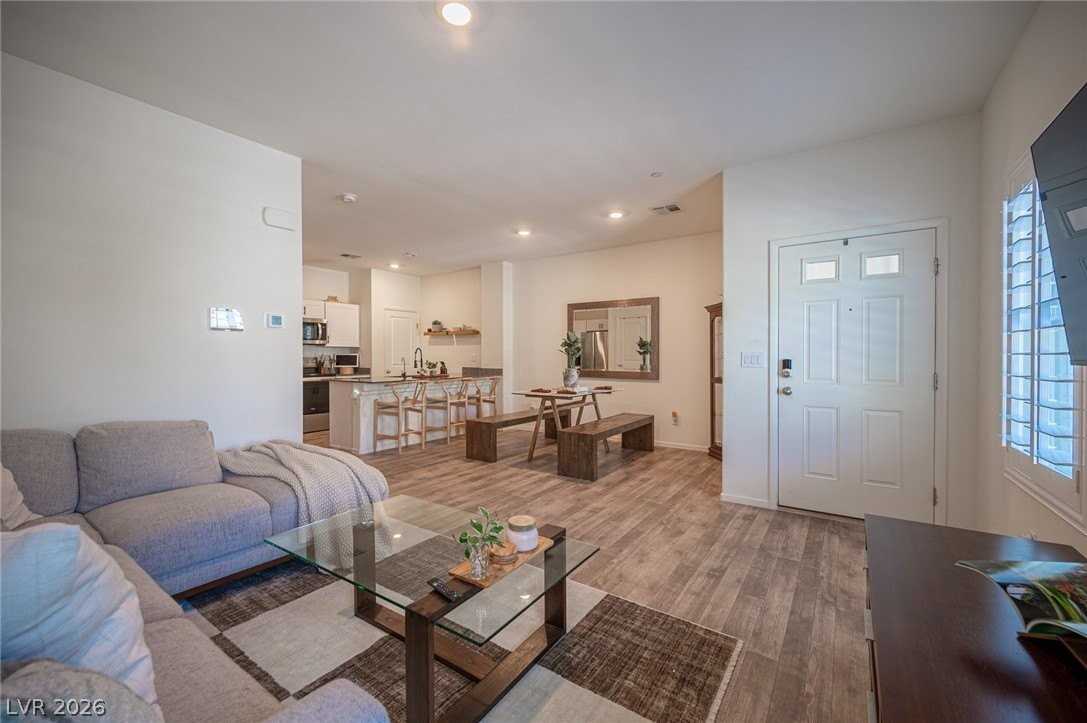 530 Gloster Ave - Photo 7 of 33