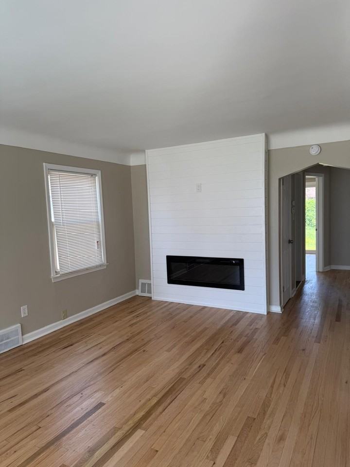 24800 Cherry St - Photo 3 of 15