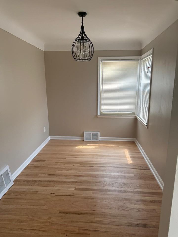 24800 Cherry St - Photo 4 of 15