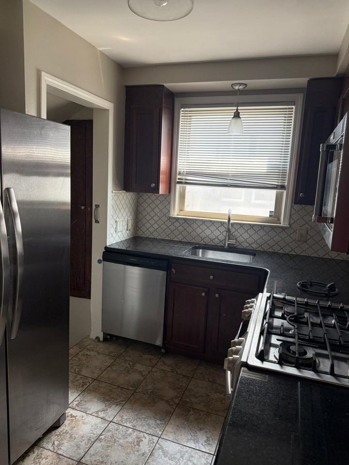 24800 Cherry St - Photo 6 of 15
