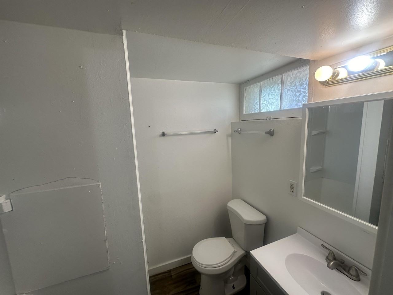 611 6th Street - 611 B #611B - Photo 4 of 8