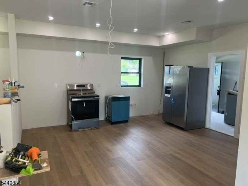 212 Willow Grove St - Photo 4 of 17