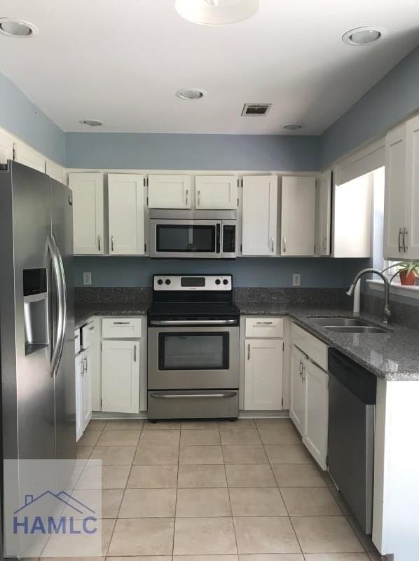 454 Elm St - Photo 4 of 12