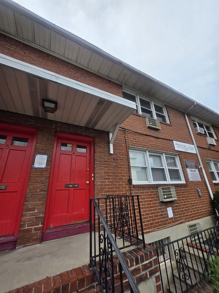 4325 Meadowview Ave #204 - Photo 2 of 14
