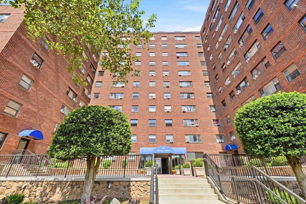6515 Kennedy Blvd E #6R