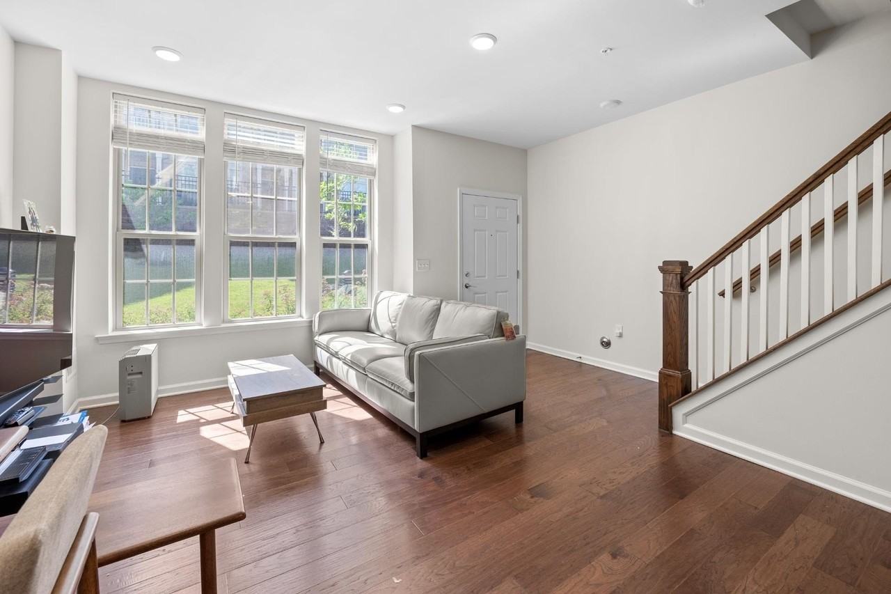 11 Leahy Dr - Photo 2 of 17