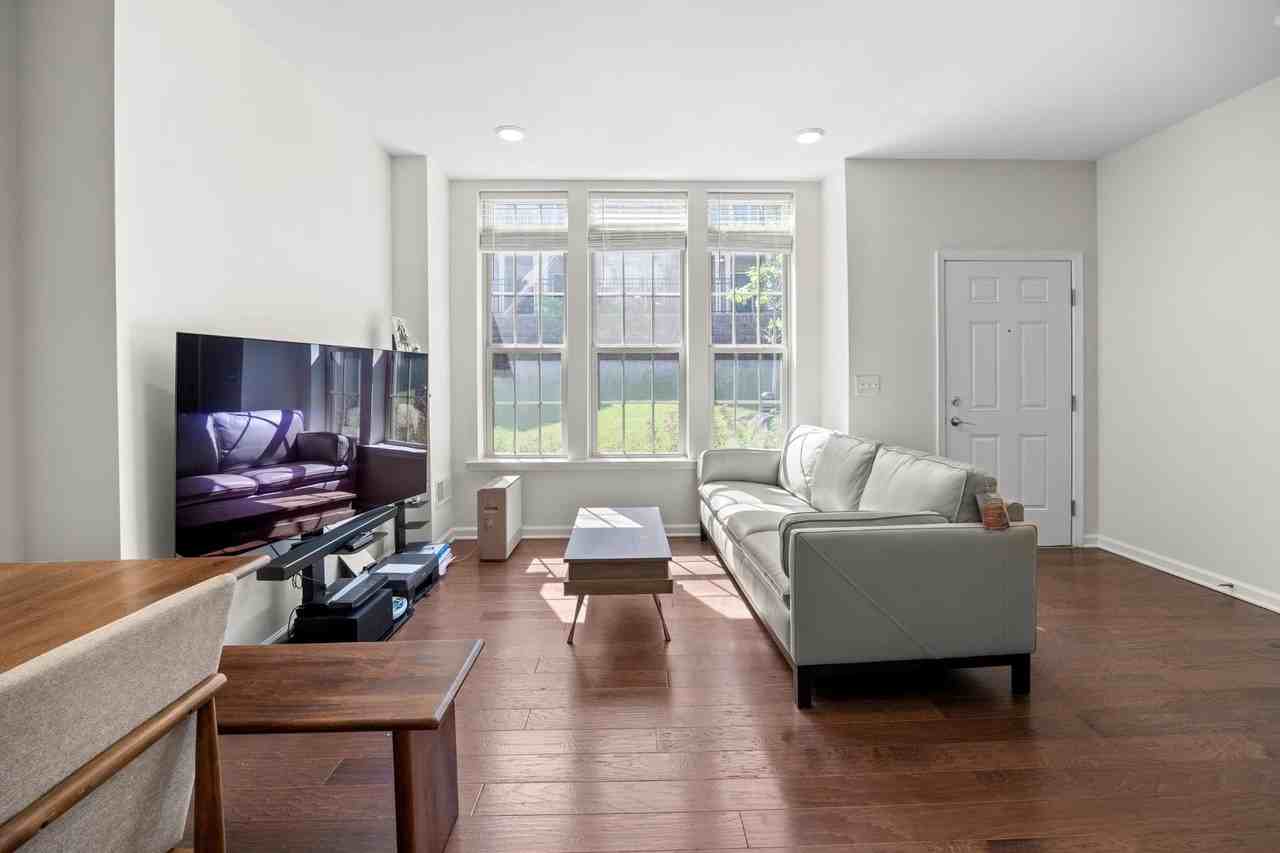 11 Leahy Dr - Photo 3 of 17