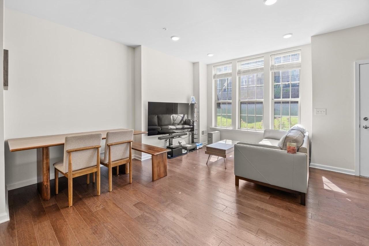 11 Leahy Dr - Photo 4 of 17