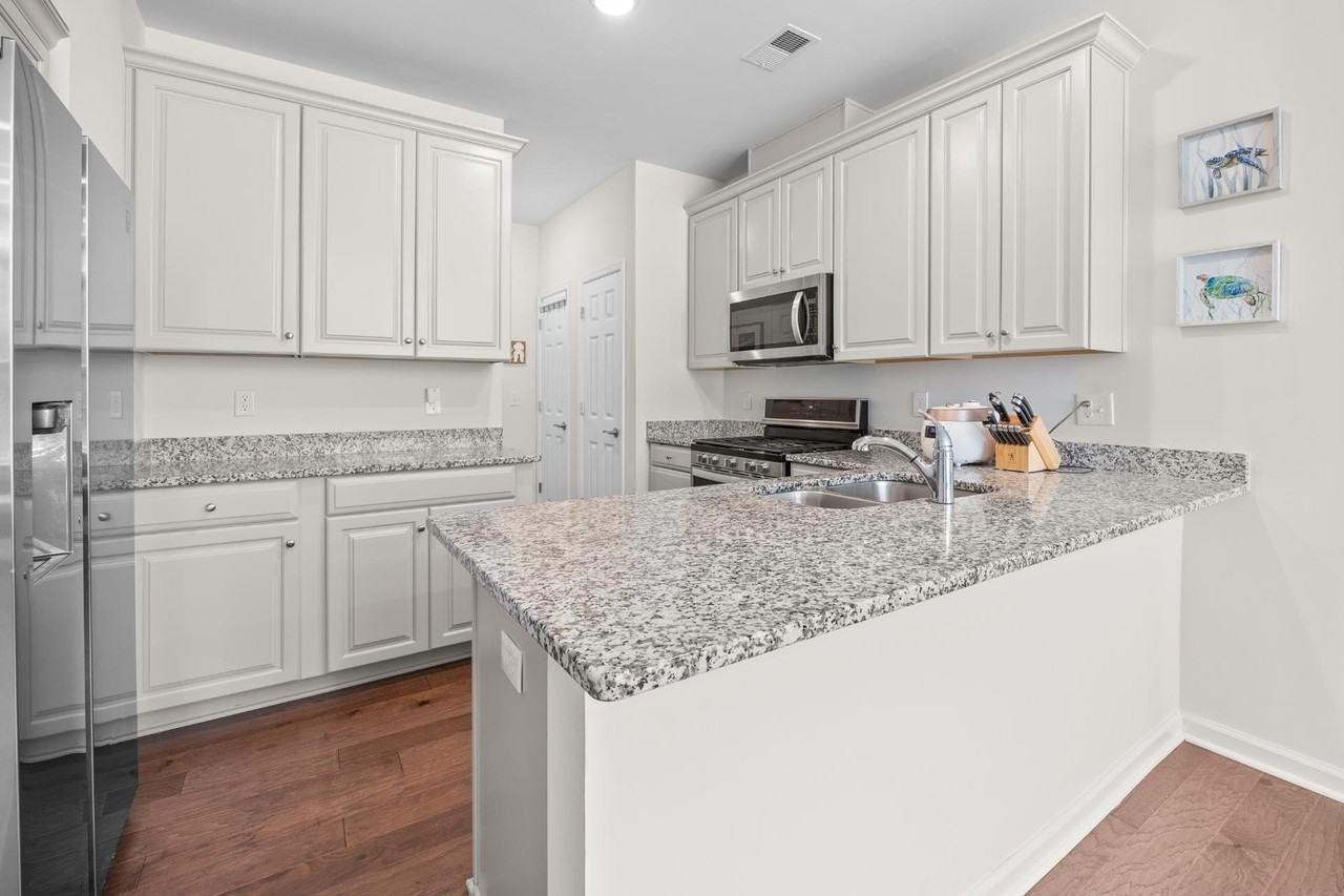 11 Leahy Dr - Photo 6 of 17