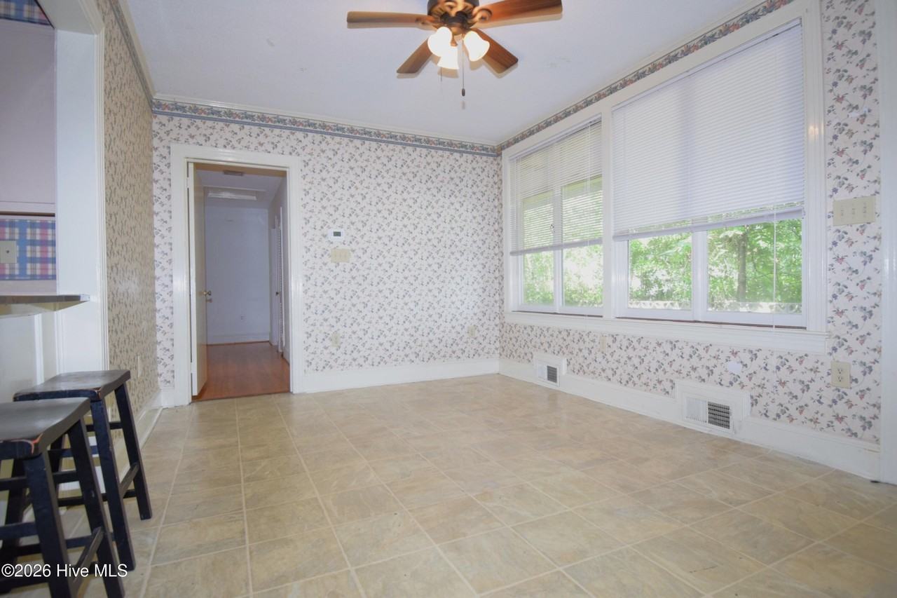 1509 E 4th St - Photo 5 of 20