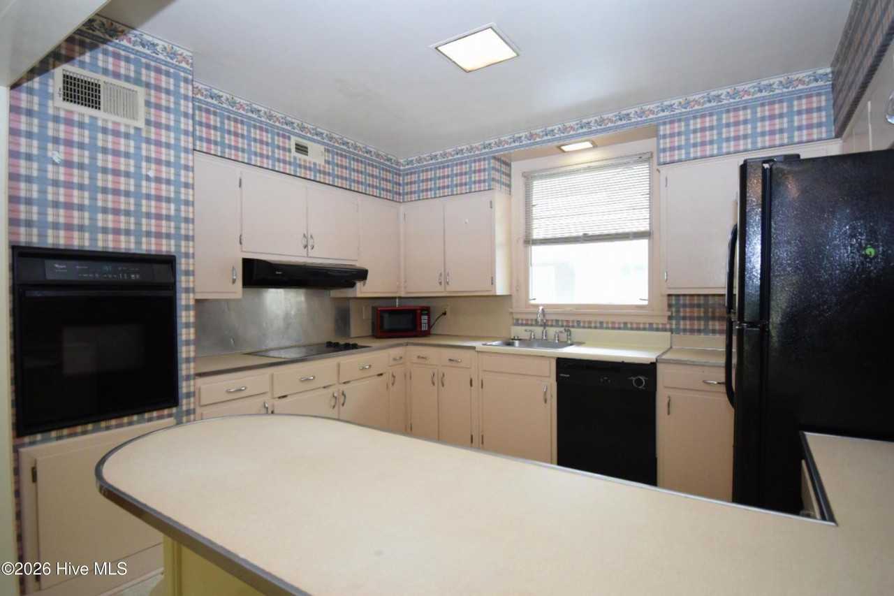 1509 E 4th St - Photo 6 of 20