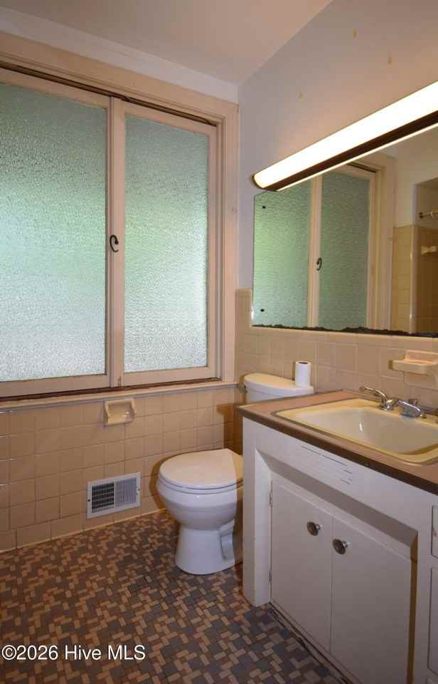 1509 E 4th St - Photo 7 of 20