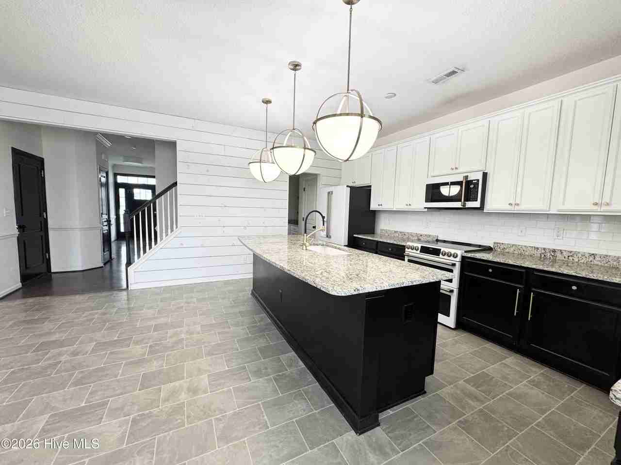 3514 Great Island Ln - Photo 2 of 16