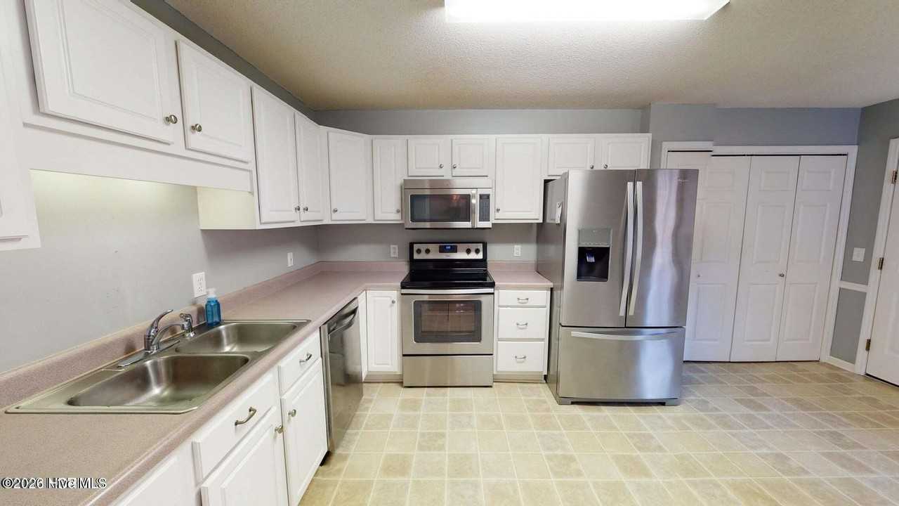 4 Sandhills Pl - Photo 3 of 16