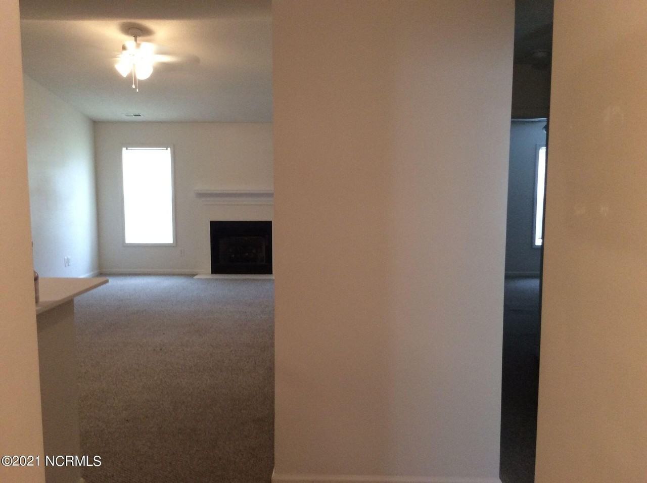 111 Jerrett Ln - Photo 2 of 17
