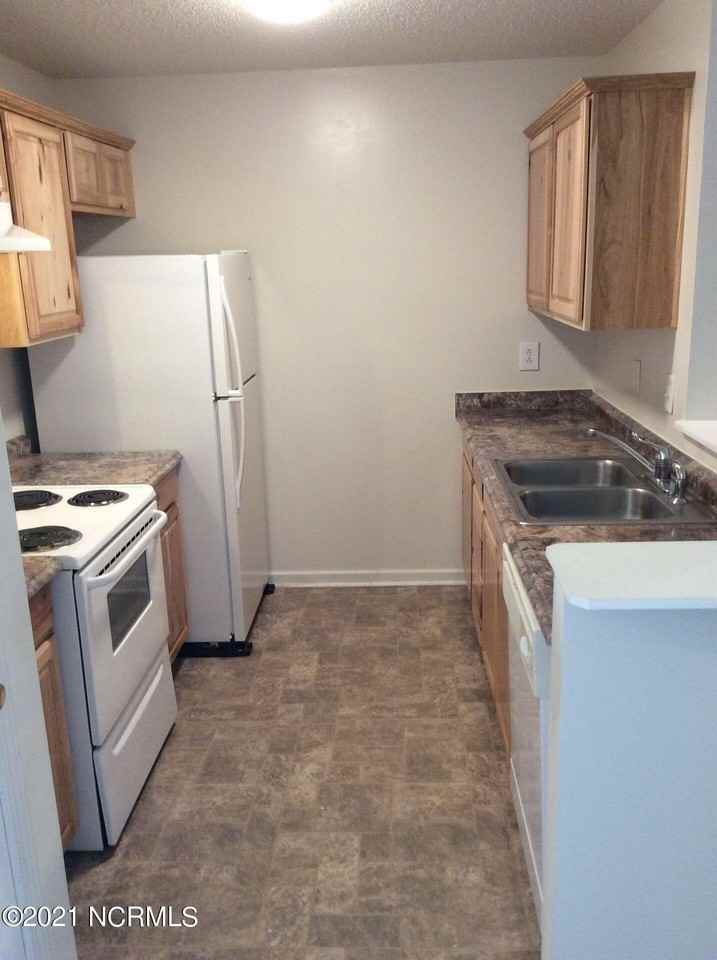 111 Jerrett Ln - Photo 3 of 17