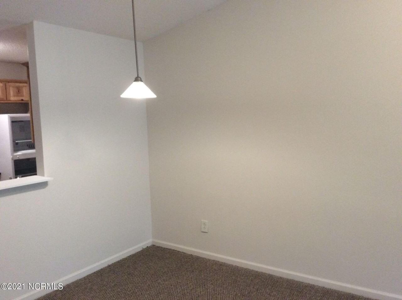 111 Jerrett Ln - Photo 5 of 17