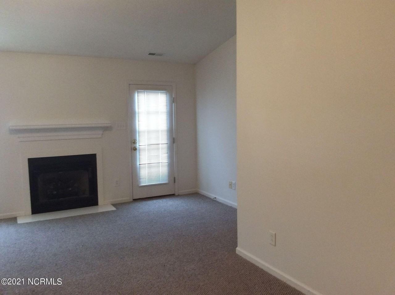 111 Jerrett Ln - Photo 6 of 17