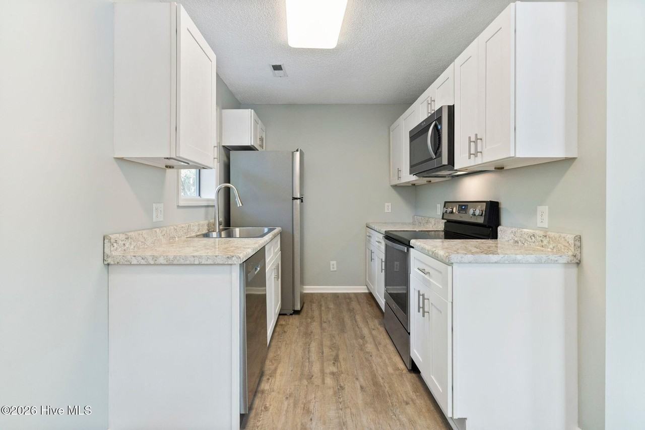 4304 Spirea Dr #B - Photo 5 of 26