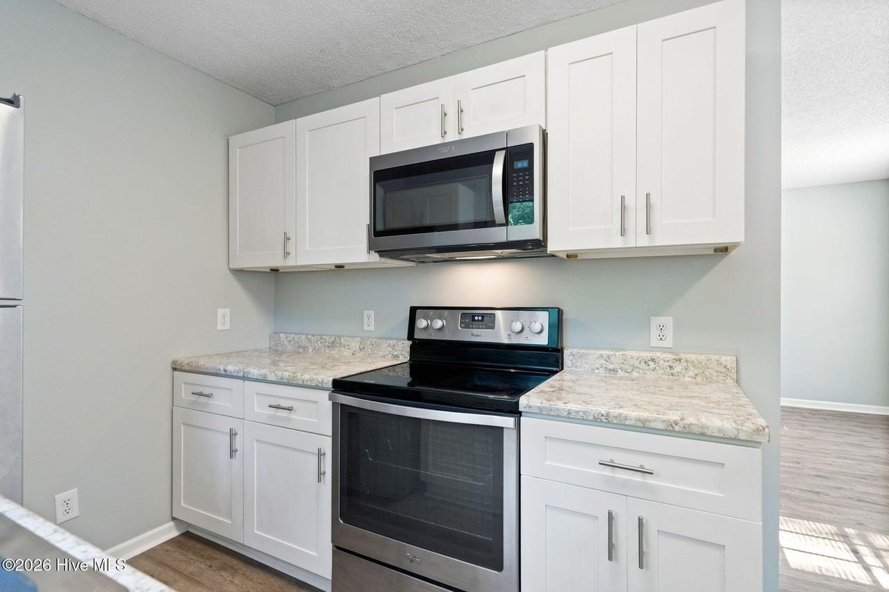 4304 Spirea Dr #B - Photo 7 of 26