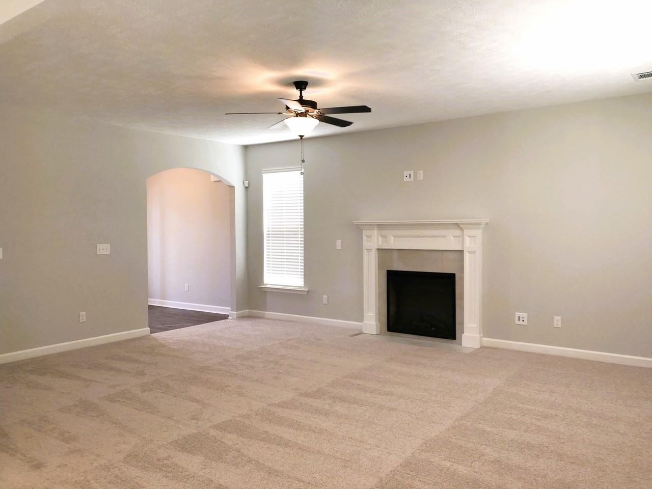 1052 Mulford Loop - Photo 5 of 27