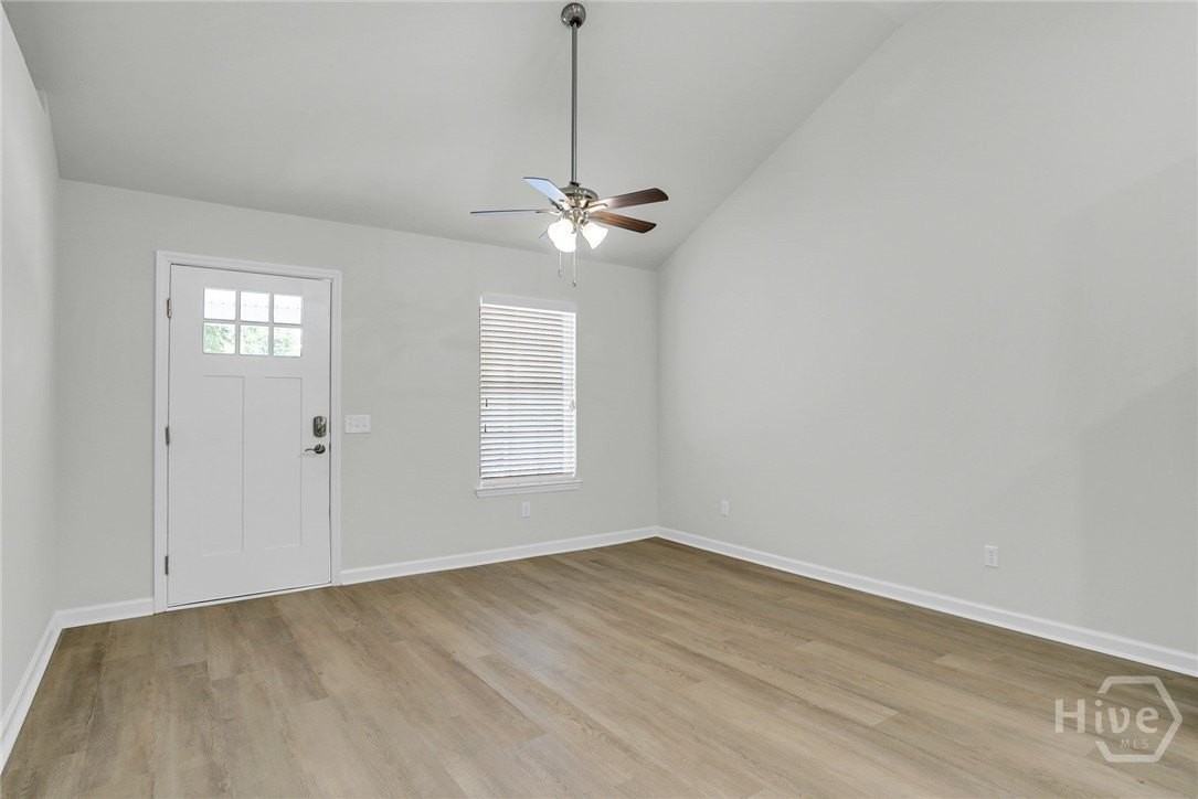 2108 California Ave - Photo 3 of 24