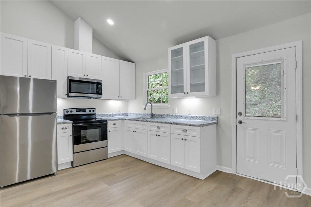 2108 California Ave - Photo 6 of 24