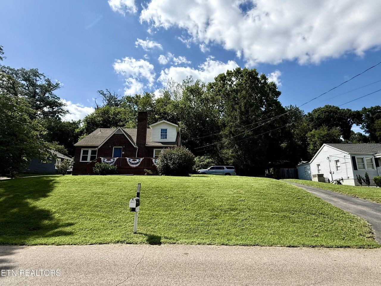 1717 Lenland Ave - Photo 2 of 13
