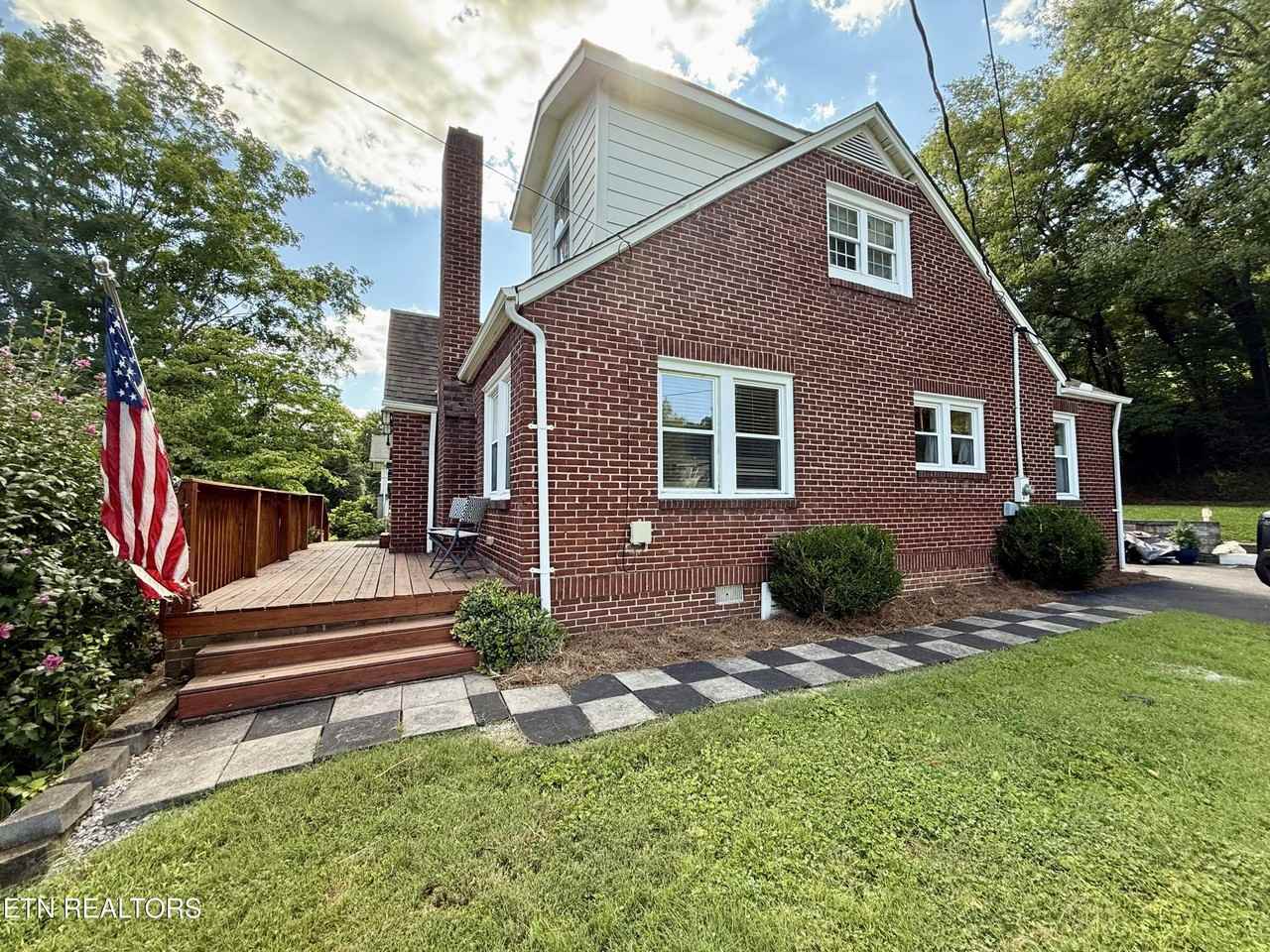 1717 Lenland Ave - Photo 3 of 13