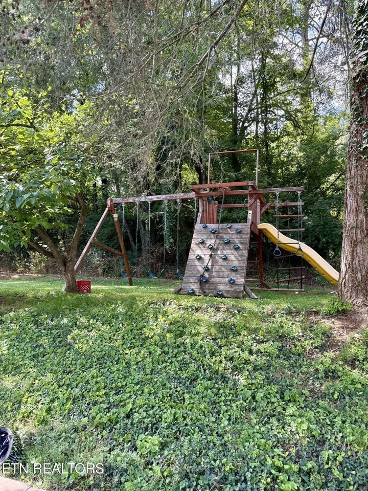 1717 Lenland Ave - Photo 6 of 13