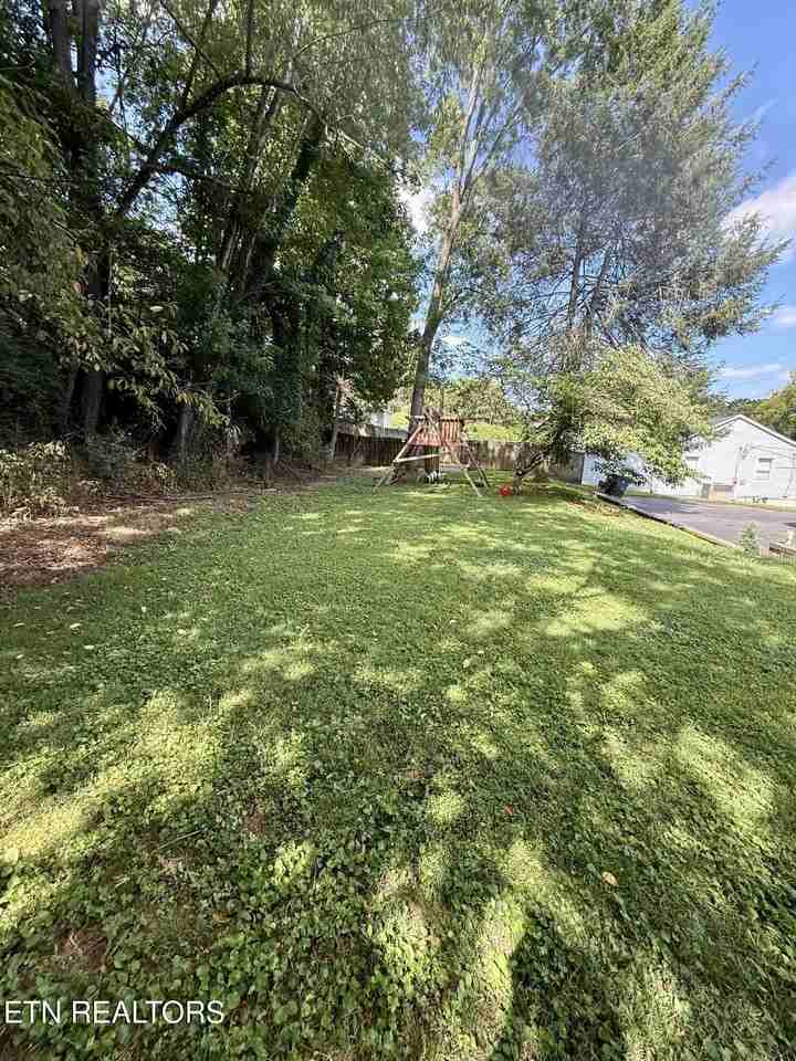 1717 Lenland Ave - Photo 7 of 13