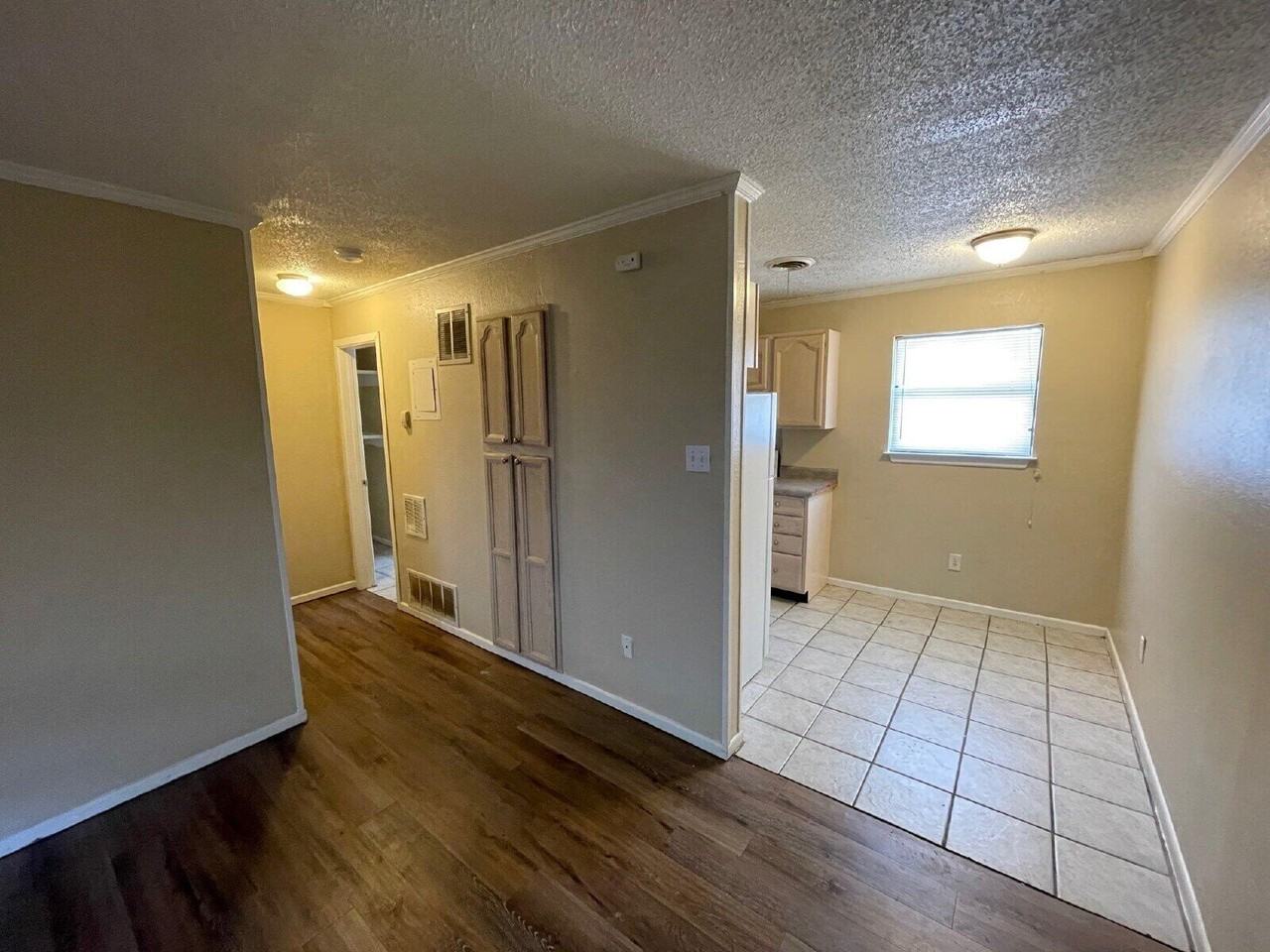 2202 15th St #5 - Photo 3 of 10