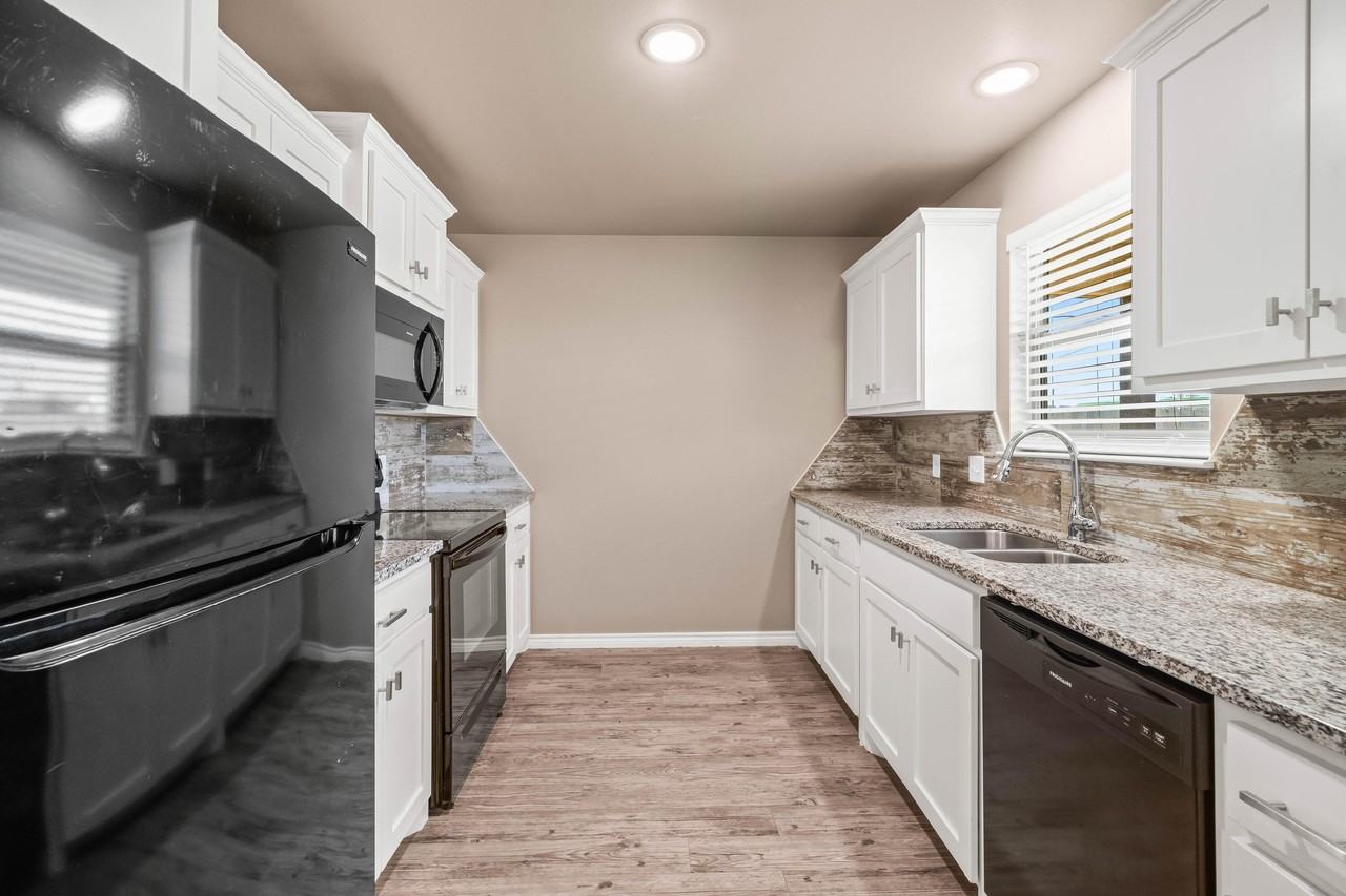 106 Walnut St - Photo 7 of 23