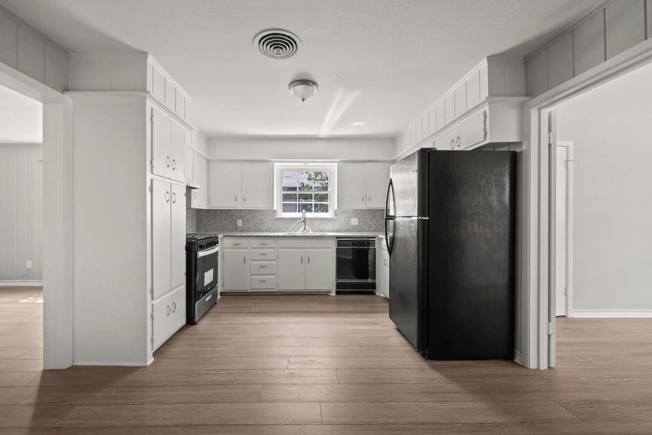 1912 22nd St - Photo 5 of 16