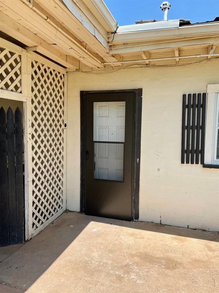 1902 45th St - Photo 3 of 11