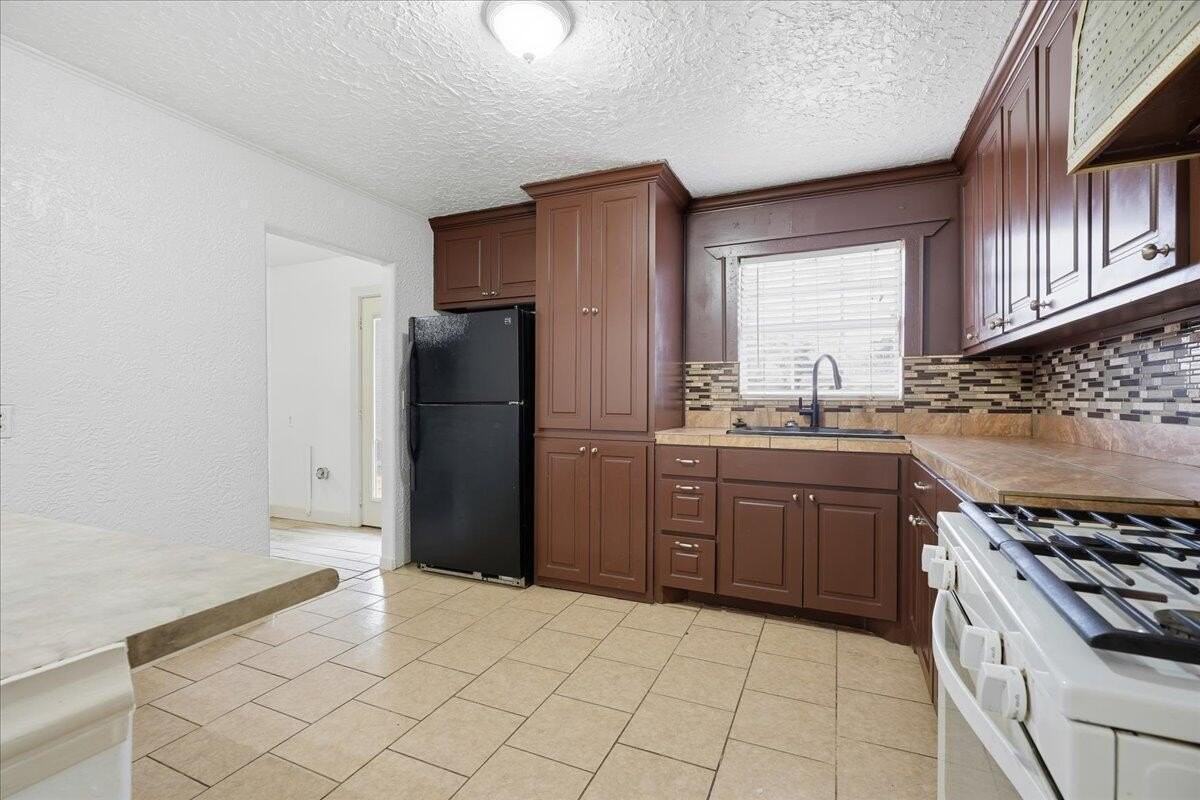 510 56th St - Photo 5 of 21