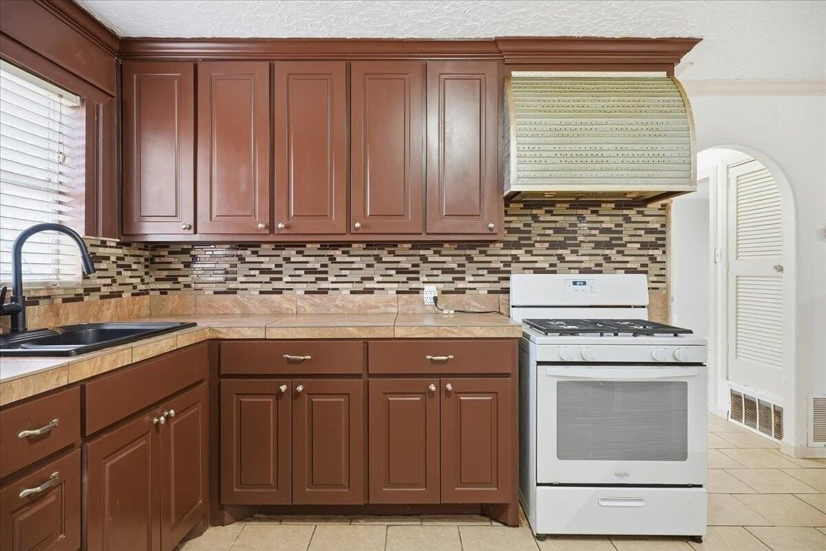 510 56th St - Photo 6 of 21