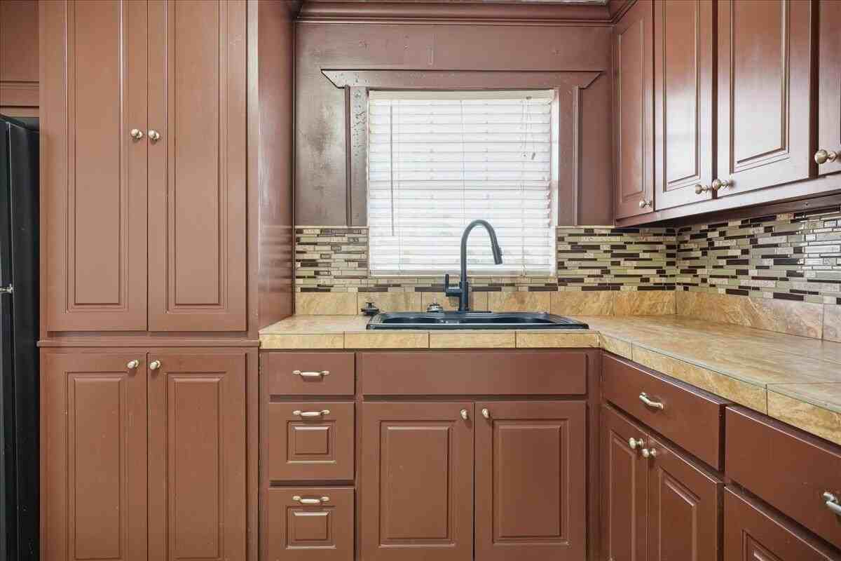510 56th St - Photo 7 of 21