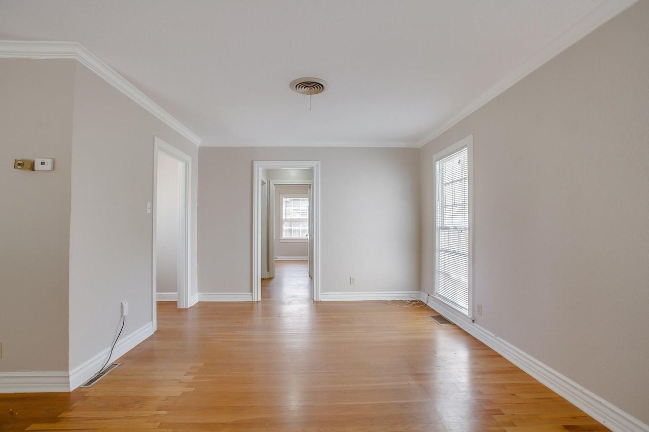 2403 32nd St - Photo 5 of 15
