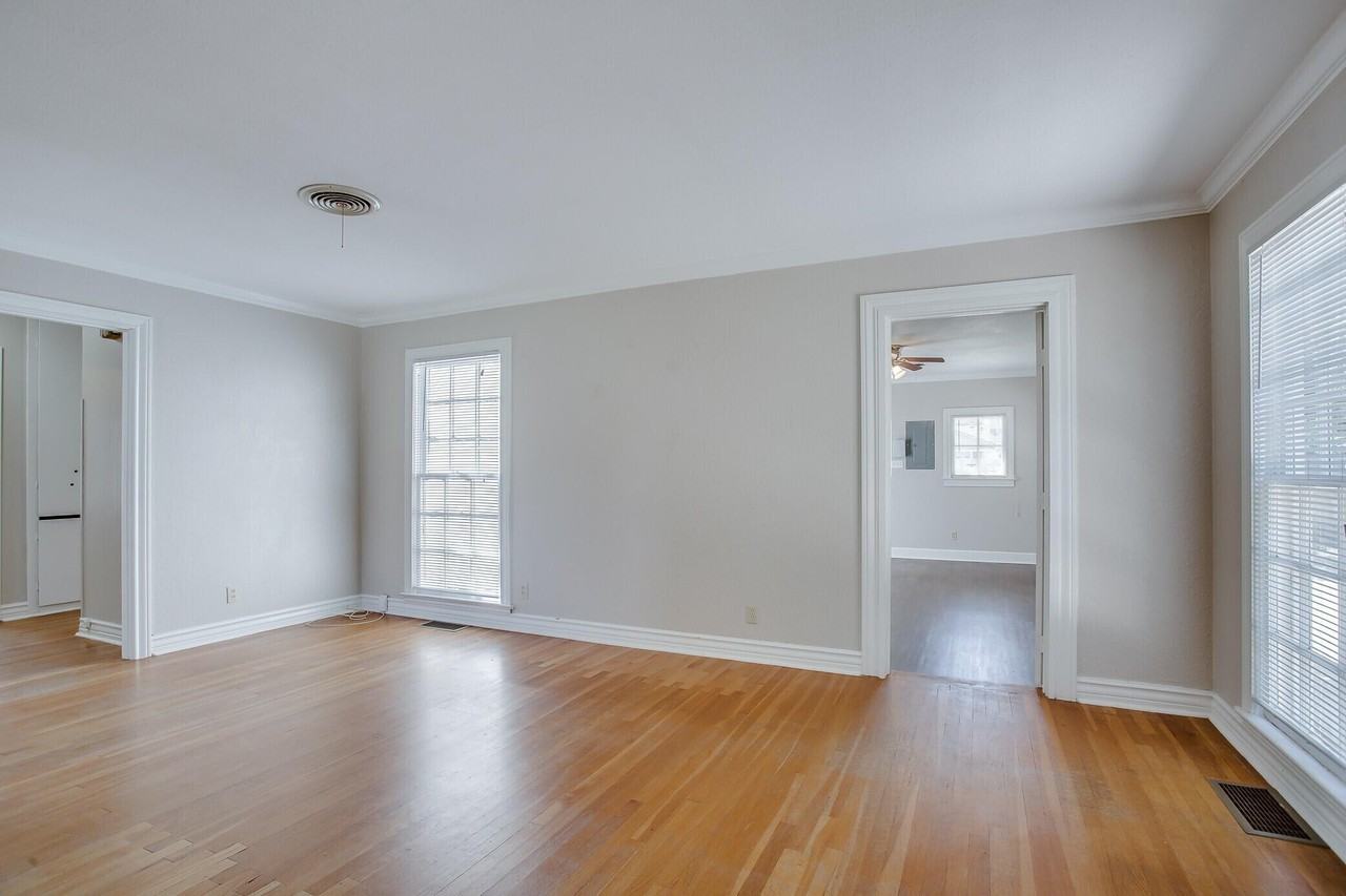 2403 32nd St - Photo 6 of 15