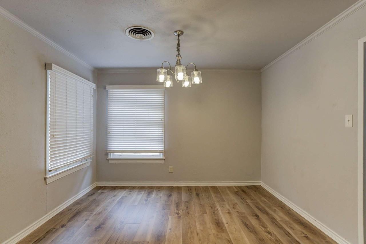 2206 32nd St - Photo 6 of 26