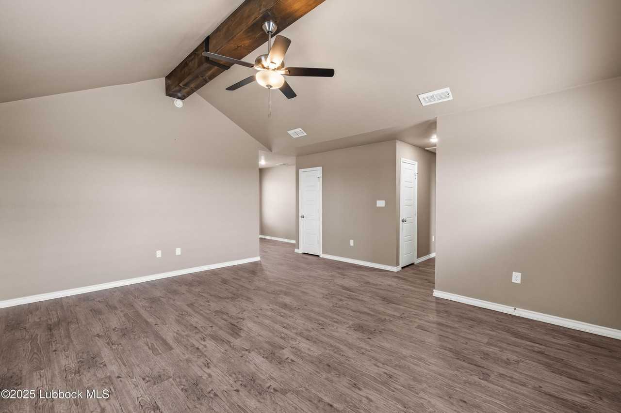 711 15th St - Photo 4 of 19