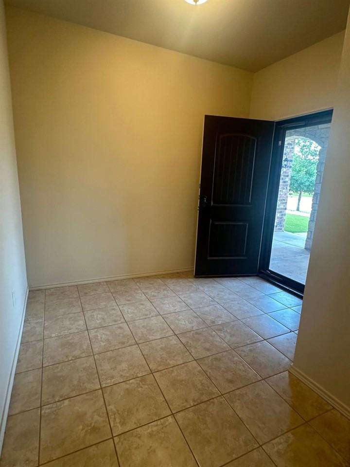 3206 112th St - Photo 2 of 14